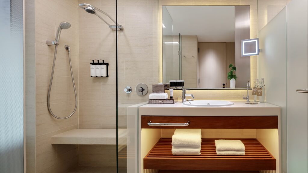 ppsin-deluxe-room-gallery-image-2